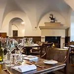 Kastiel Palffy Hotel *