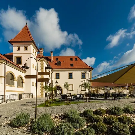 Kastiel Palffy Hotel *