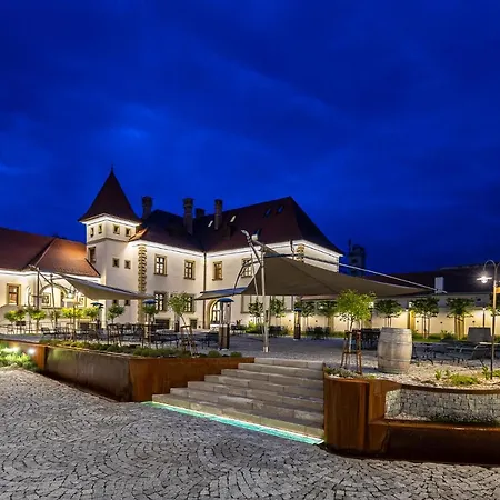 Kastiel Palffy Hotel *