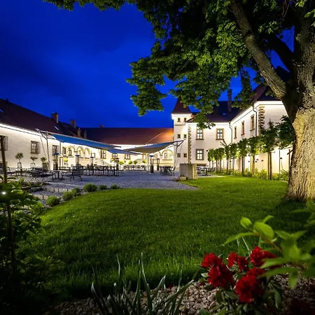 Kastiel Palffy Svätý Jur