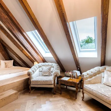 Kastiel Palffy Hotel *