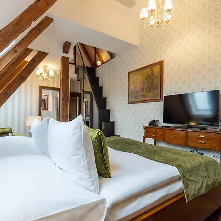 Kastiel Palffy Hotell *