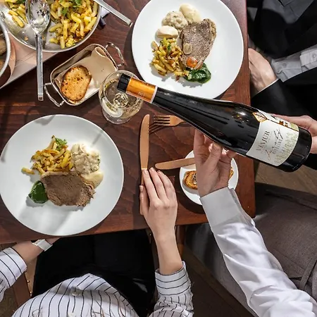 Kastiel Palffy Szálloda Svätý Jur