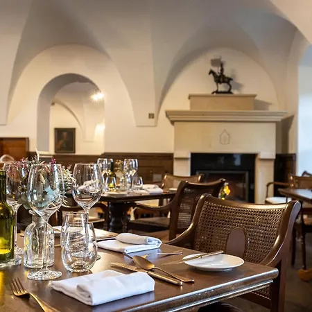 Kastiel Palffy Hotel *