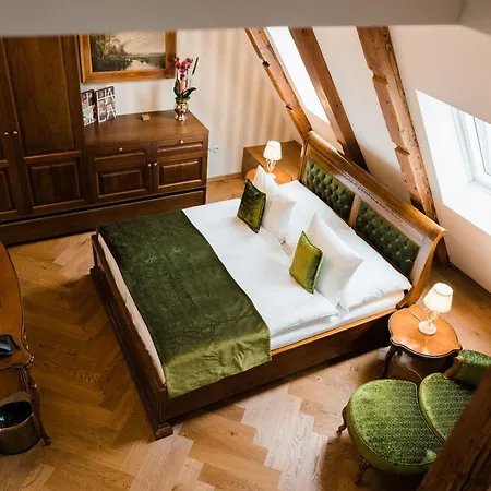 Kastiel Palffy Szálloda *