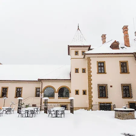 Kastiel Palffy Svätý Jur